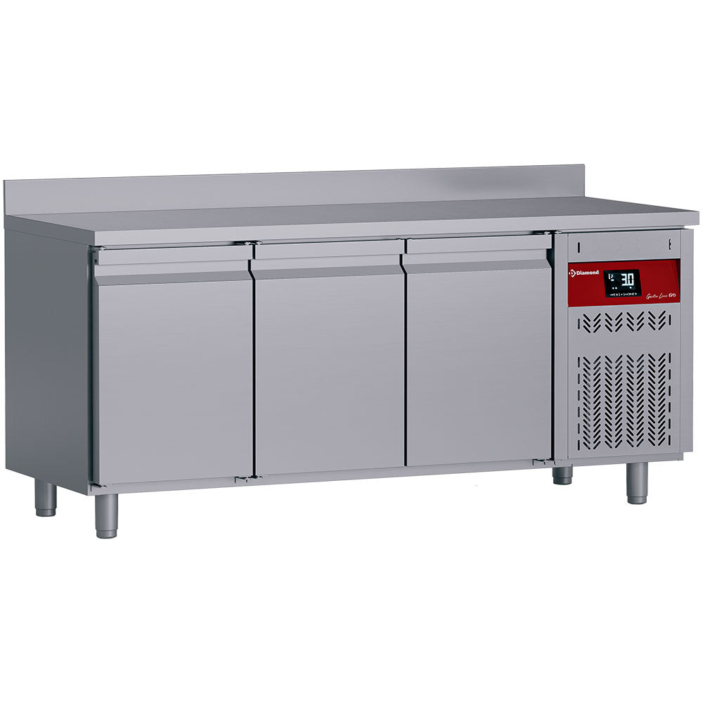 Vægmonteret ventileret køletabel, 3 døre GN 1/1, 405 liter